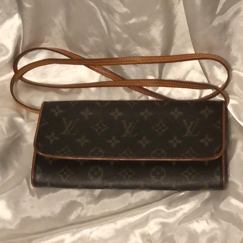 Authentic LV Pochette GM with original LV Strap